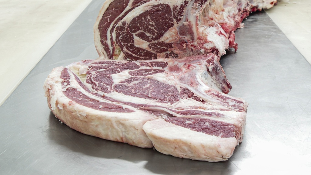 Entrecot o Chuletón  Angus CON hueso kg (copia)